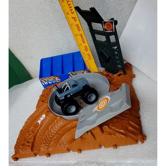 Hot Wheels Tiger Shark Arena Smashers + '68 Chevy Monster Truck Bundle Lot - Picture 9 of 13